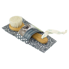 Load image into Gallery viewer, Urban Spa - The wool facial brush