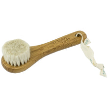 Load image into Gallery viewer, Urban Spa - The wool facial brush
